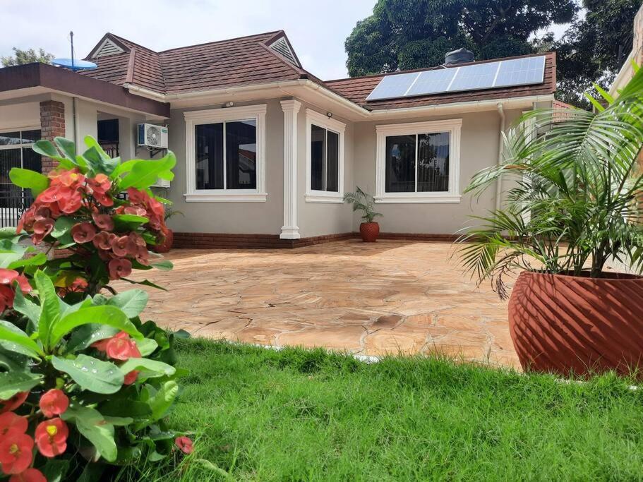 Ellyz Home Stay Моши Екстериор снимка